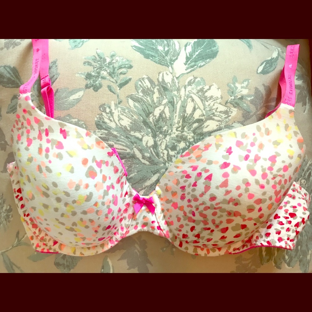 Victoria Secret 32DD bra